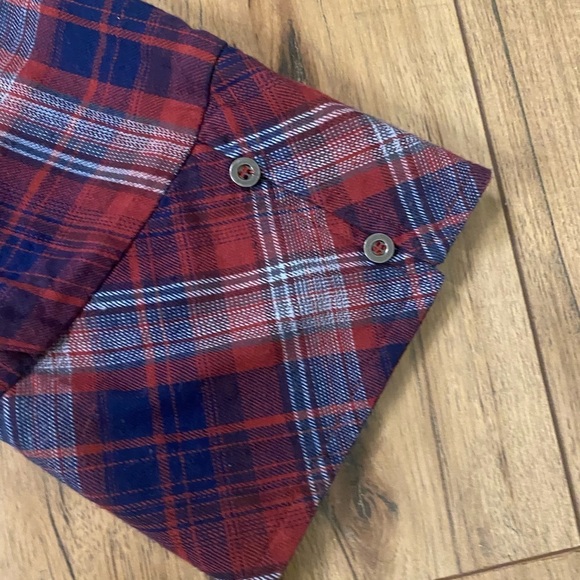 B Skies Are Blue Red and Blue Plaid 3/4 Sleeve Tie Front V Neck Shirt Size 2X - Picture 7 of 15